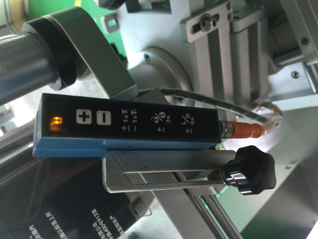 czujnik do wykrywania etykiet transparentny.jpg